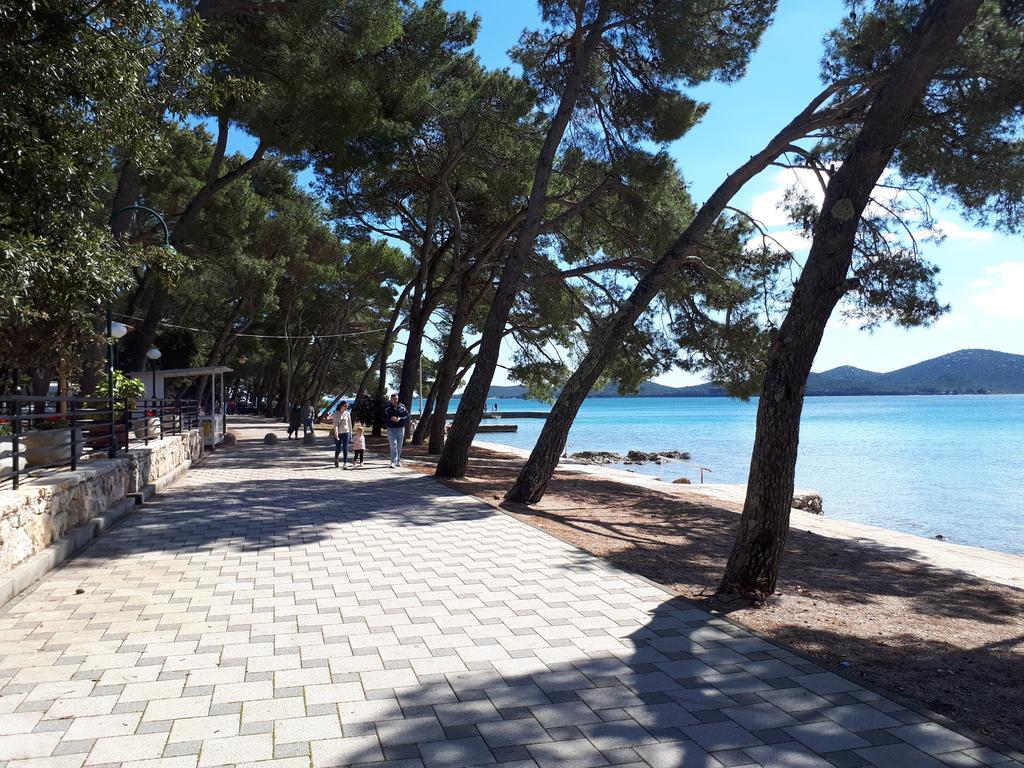 Mobile Homes Malu Biograd Na Moru Exteriér fotografie